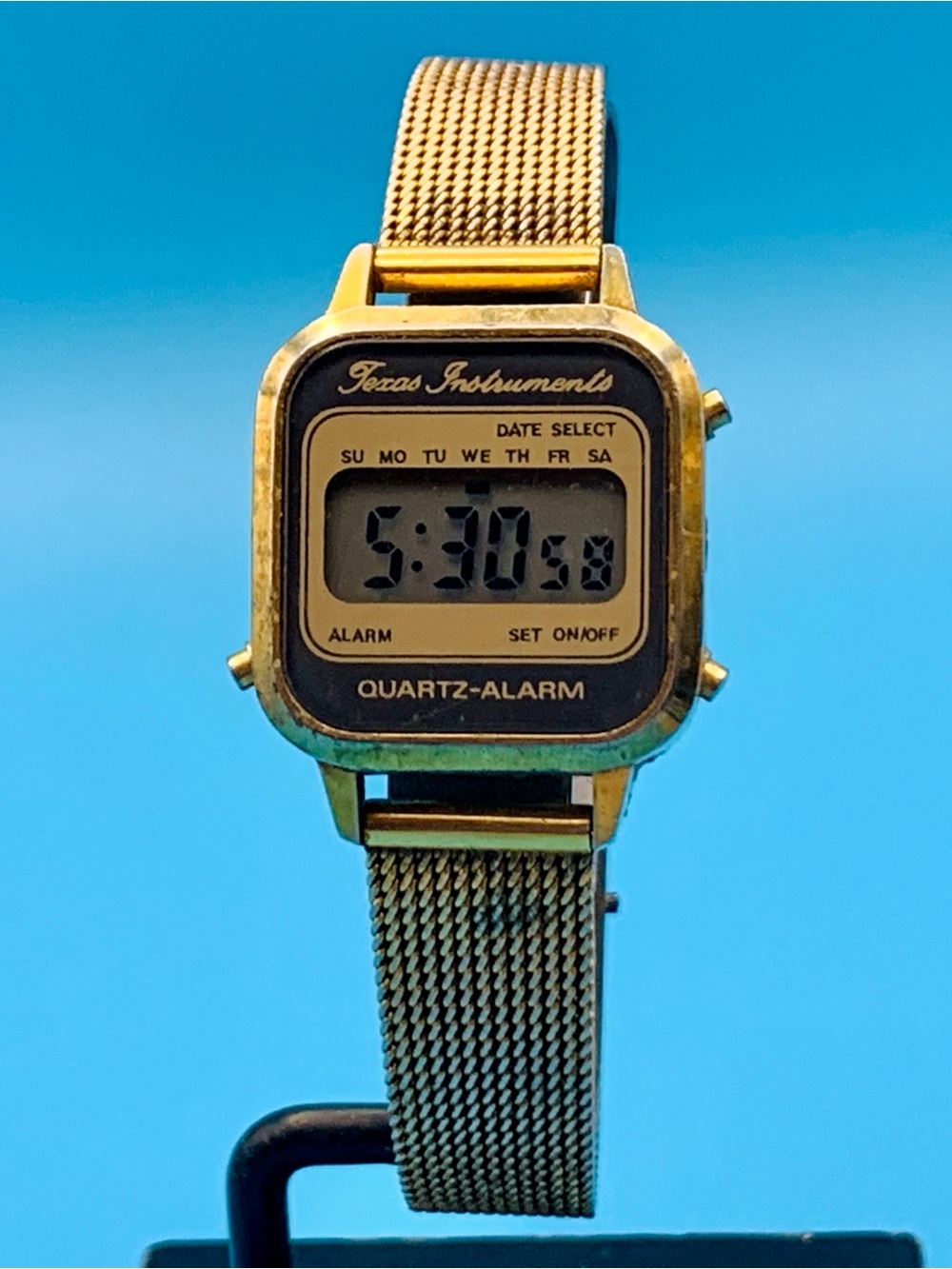 TEXAS INSTRUMENTS Women’s Vintage Digital Wristwatch Mesh Band Works New Battery